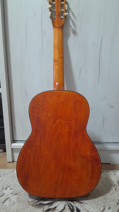 Классическая гитара для левшей