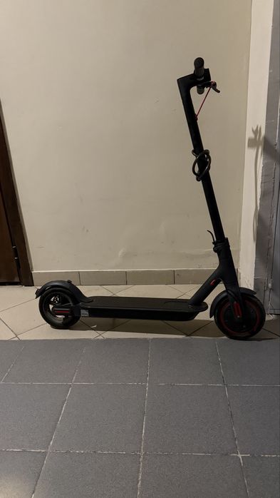 Электросамокат Xiaomi m365 pro.