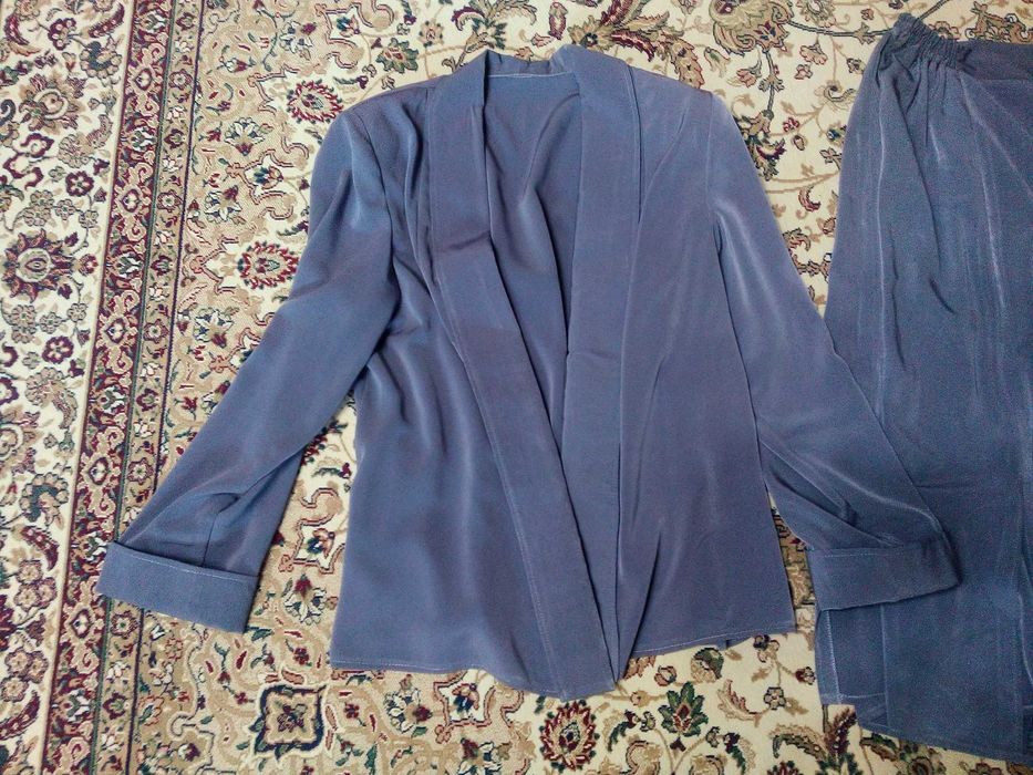 Ayollar kiyimi 3ta narsa kofta, jilet, yubka 80 ming(poyabzal BEPUL)