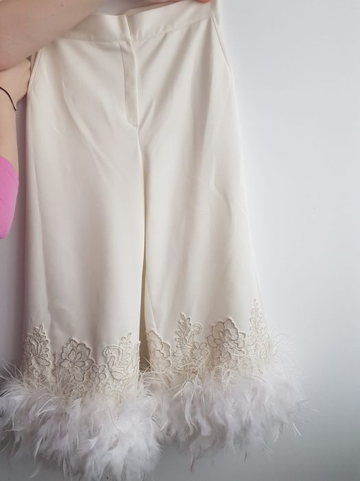 Compleu alb elegant cu puf