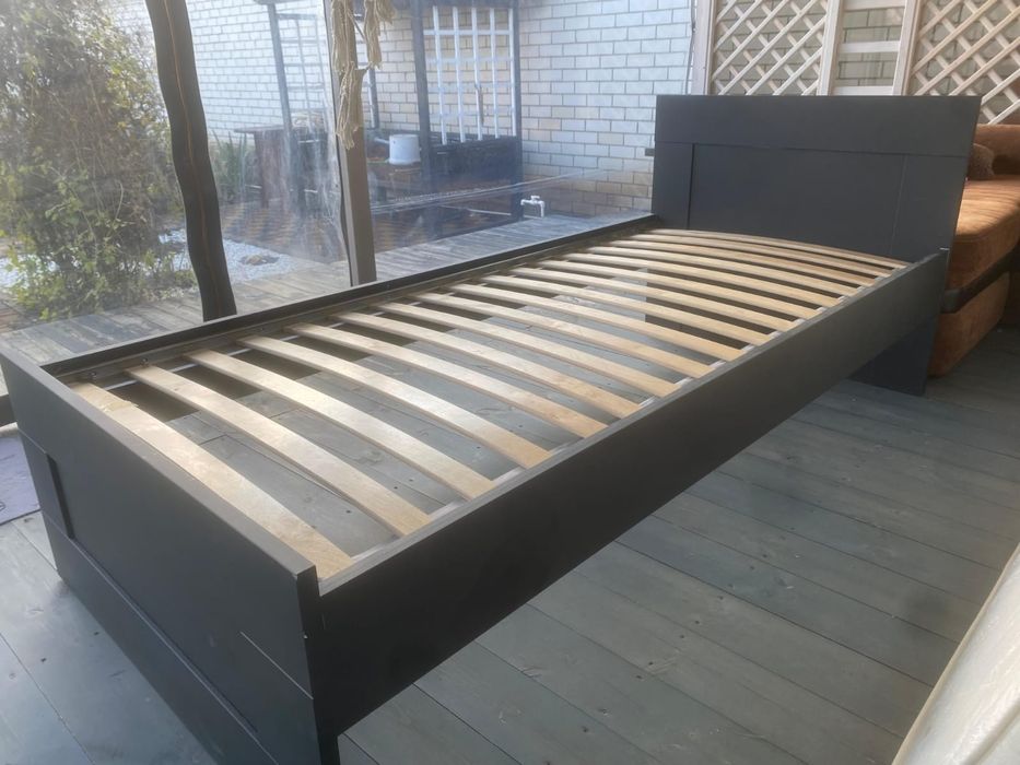 Продам кровать с матрасом