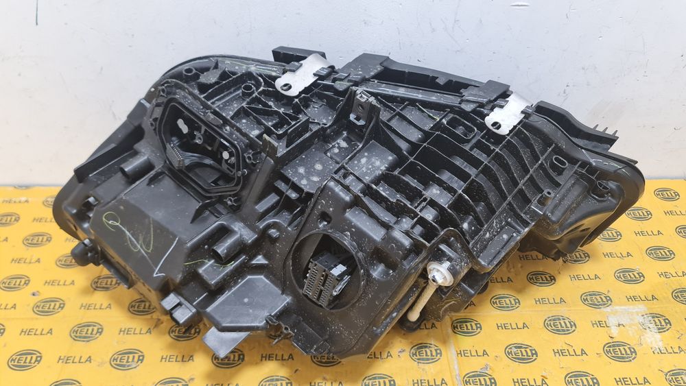 Far dreapta full led BMW 3 G20 G21 LCI facelift 5A1A352 avariat