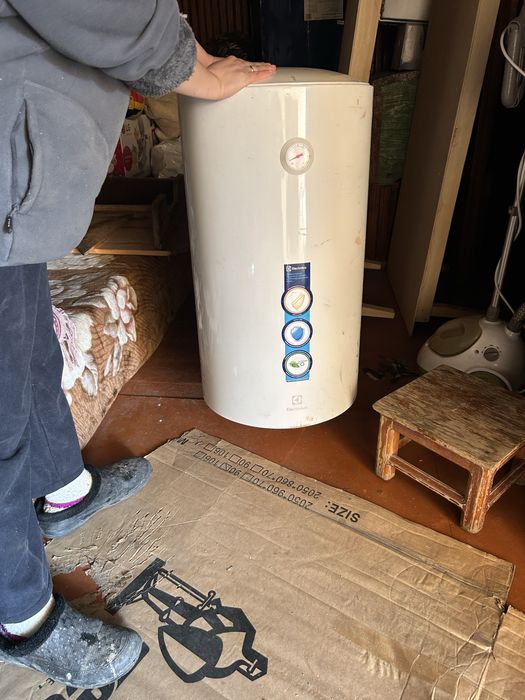 Продам бойлер 100 л.