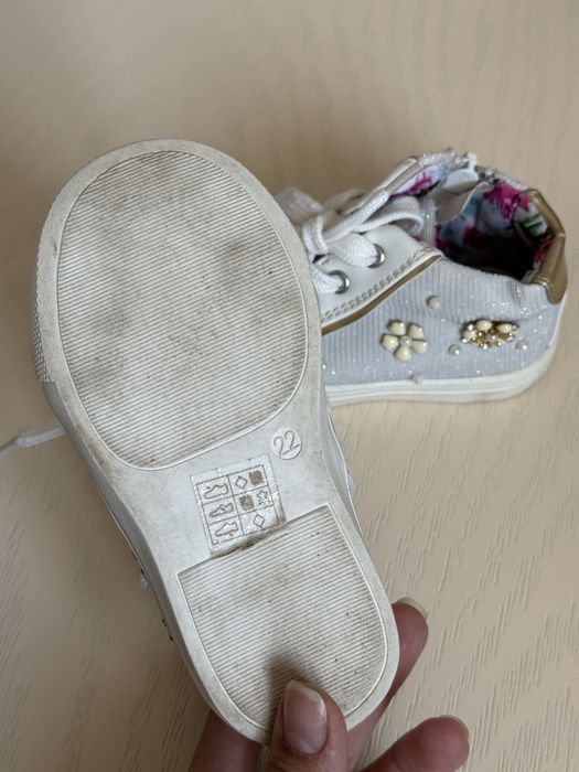 Ботинки на девочку 22р