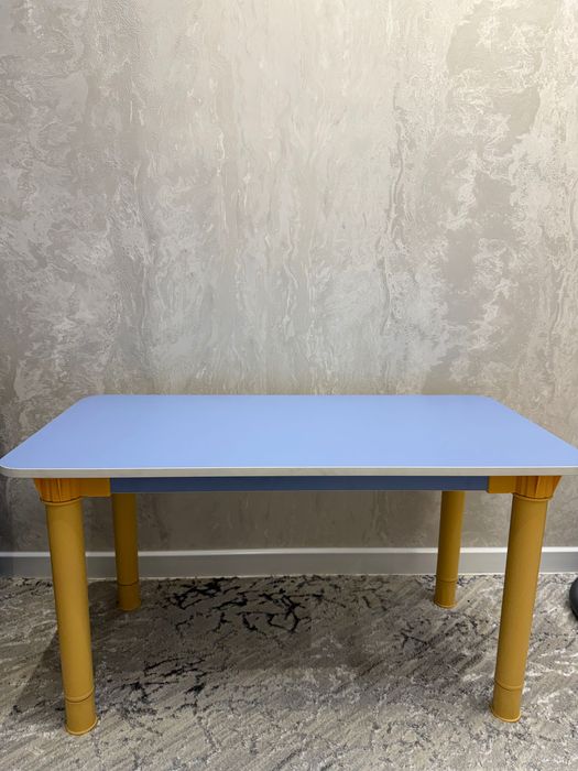 Детский стол со стульями