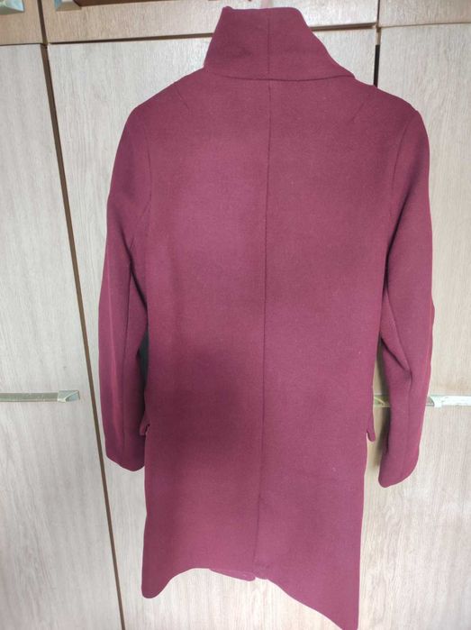 Ново винено червено / бордо палто Bershka
