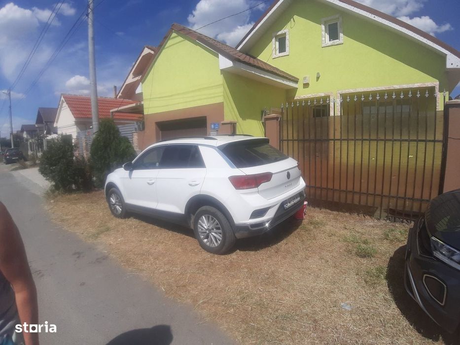 Casă cu 3 camere, garaj și piscină