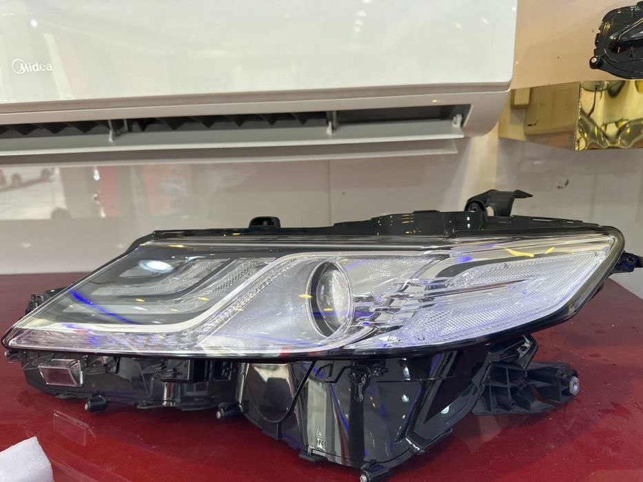 Toyota Camry передние фары от полной комплектации