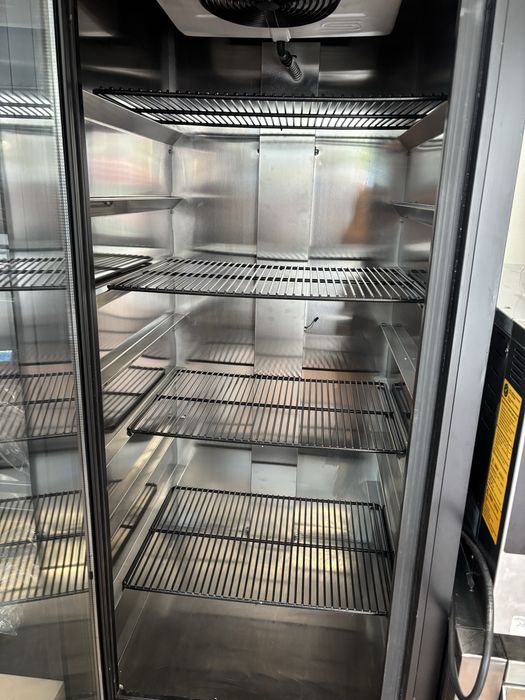 Хладилна витрина за торти