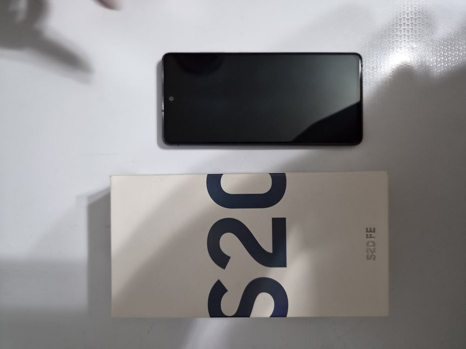 Смартфон Самсунг S 20 FE