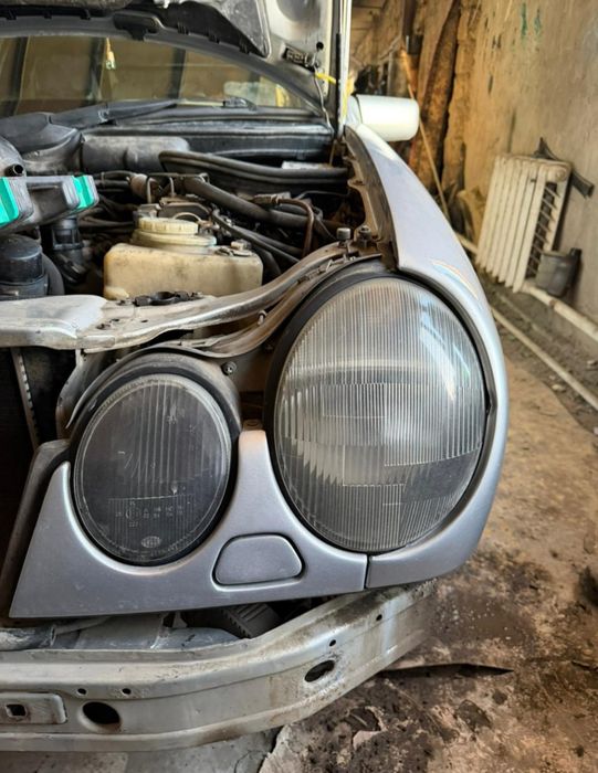 Фара Мерседес в210