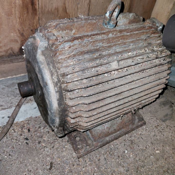 Motor electric trifazic