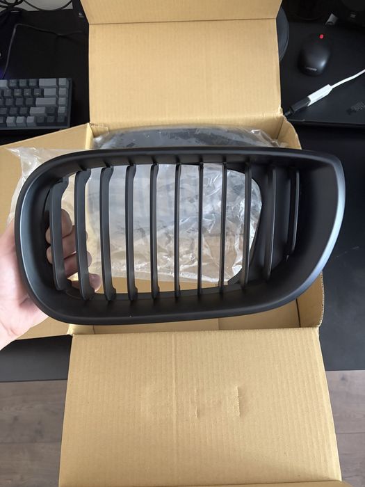 Grila BMW E46 - Negru mat