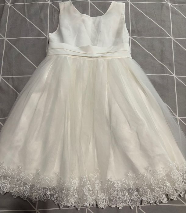 Бяла сватбена рокля