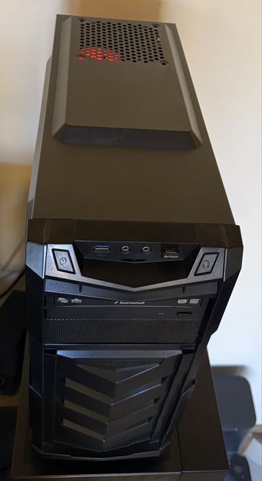 PC с подарък Монитор 8 ядра Intel Core I7, 1080 , 16 GB RAM
