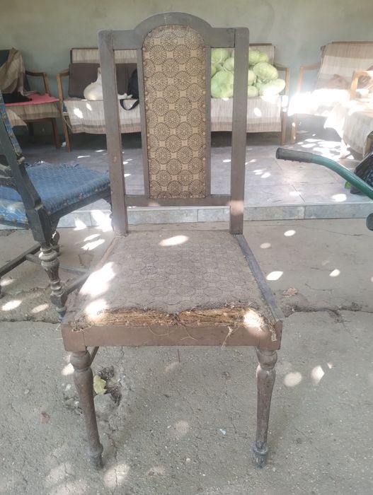 Vand doua scaune vechi diferite pentru colecționari sau nostalgici