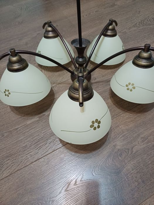 Продам    люстры