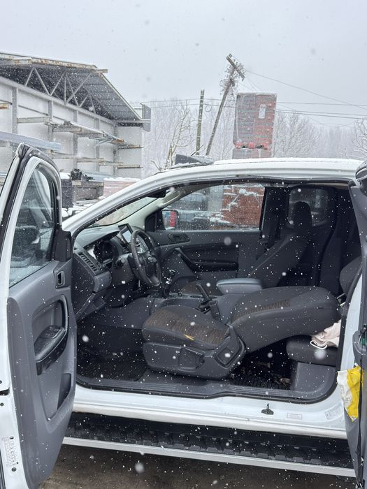 Vand Ford ranger in 2 usi