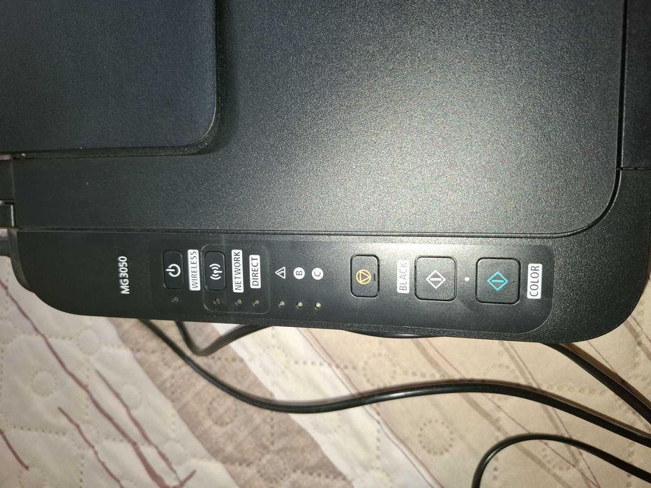 Продавам мастиленоструен принтер CANON, черно и цветно