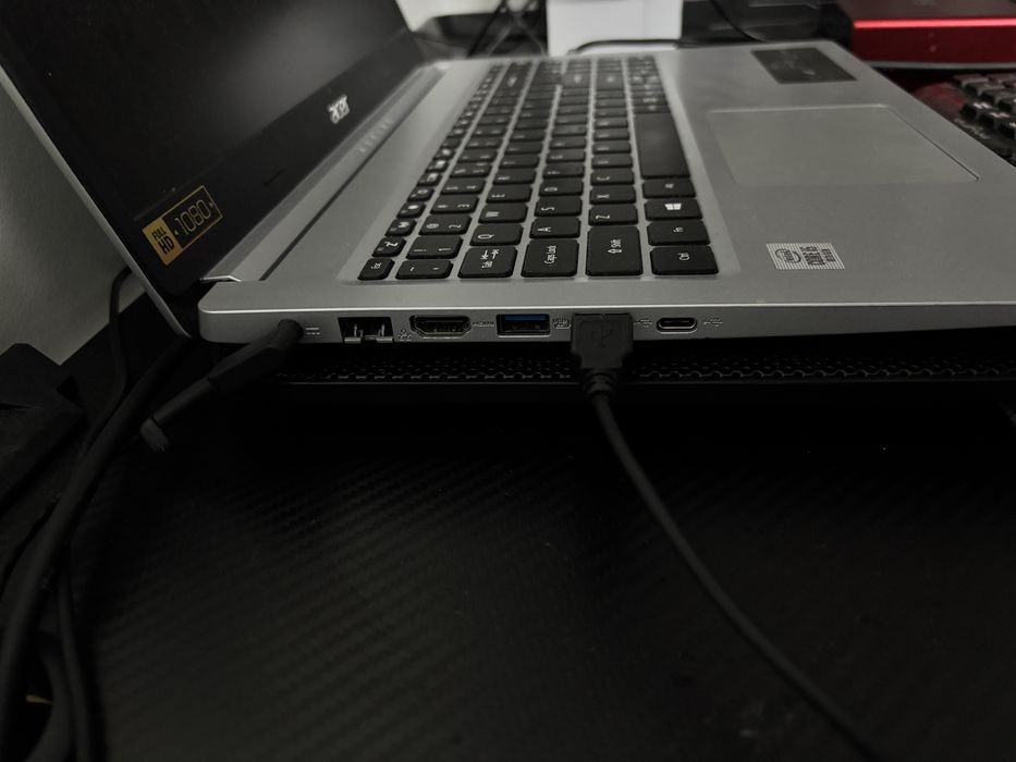 Vând laptop acer arch aspire 5