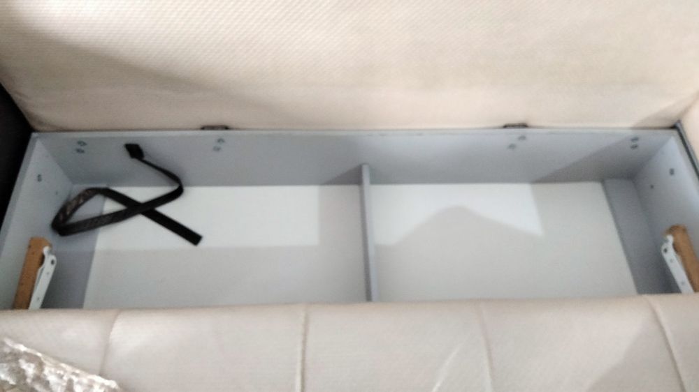 Продам диван угловой.