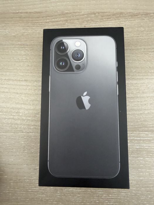IPhone 13 Pro  в кутия с оригинални аксесоари