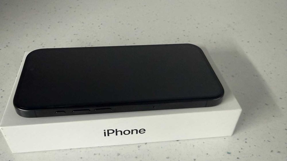 Iphone 15 pro с гаранция