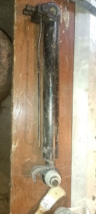 Цилиндр подъемника кабины шахман