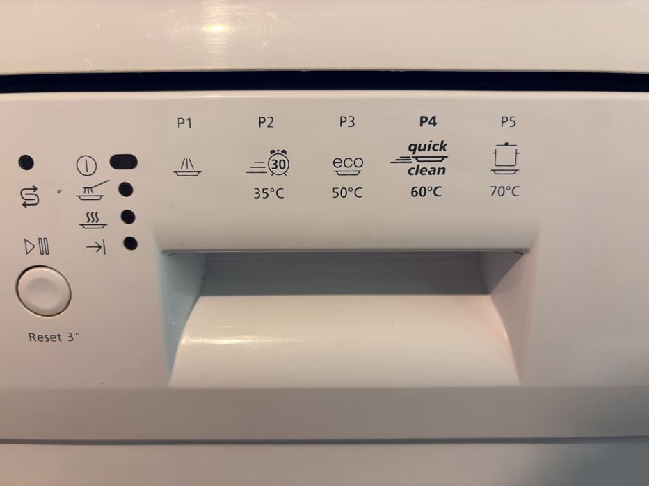 Тясна съдомоялна Beko DFS1511 45см