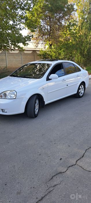 Lasetti 1.8 sotiladi.