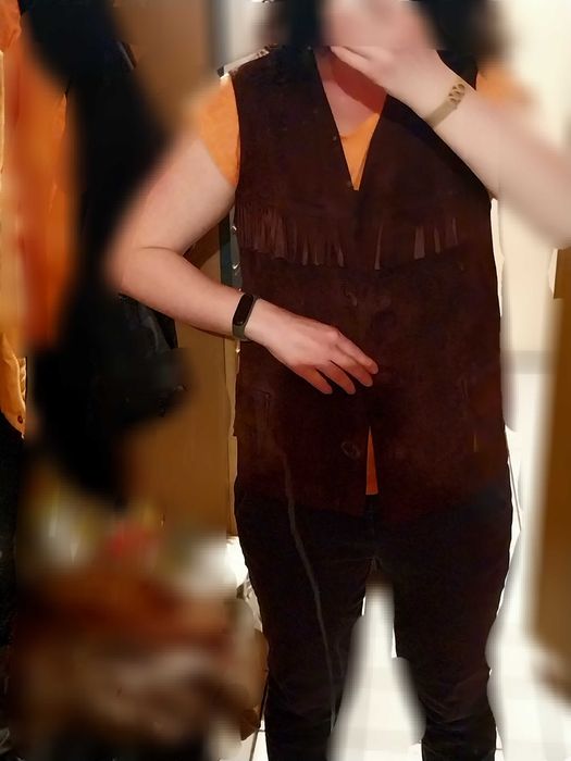 Велурен елек от естествен велур + подарък - колие