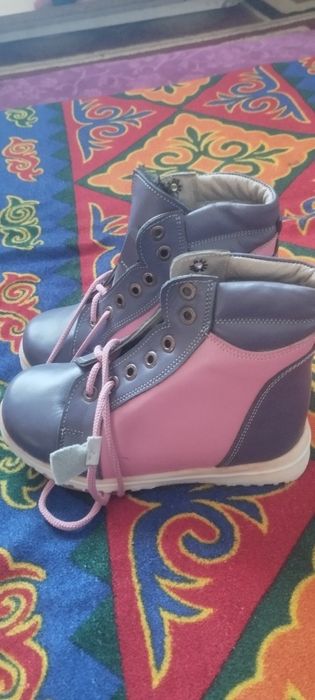 Ортапетически аяк киым