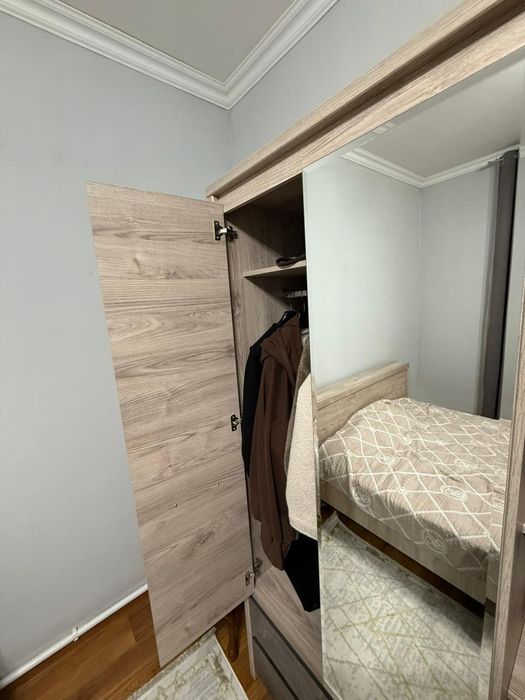 Продаю шкаф с тумбой