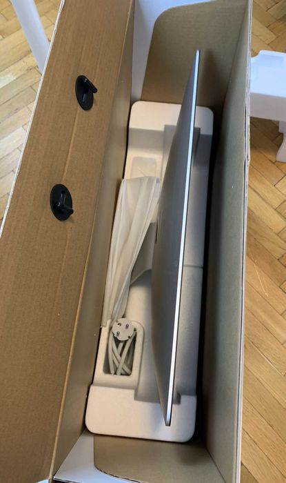 iMac 21.5 inch Retina 4K | i5, 8GB RAM, 1TB, Radeon 560X | Impecabil