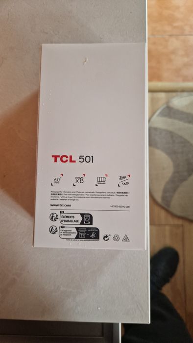Telefon mobil TCL 501