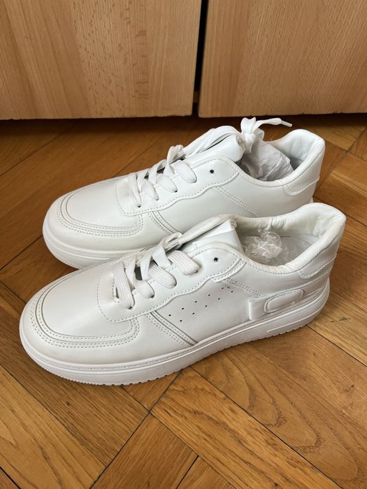 Кроссовки белые новые