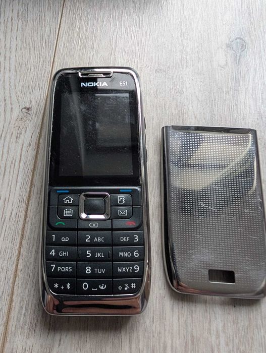 Nokia E51-in cutie, toate accesoriile originale