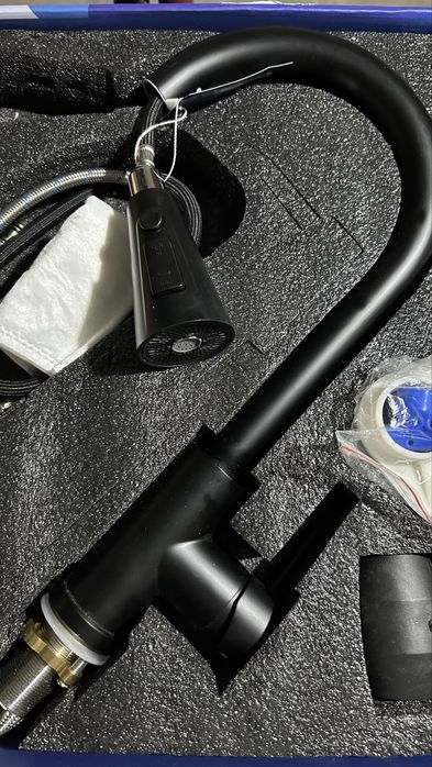 Baterie bucătărie neagră, duș extractibil