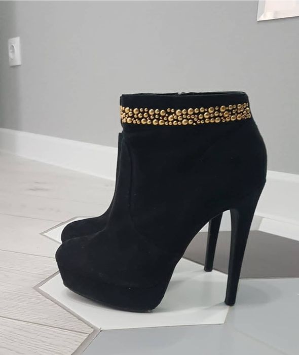 Замшевые ботильоны