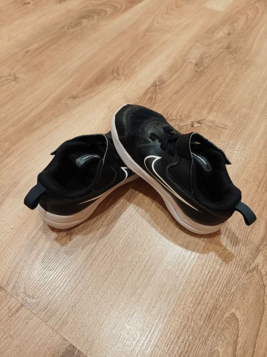 Маратонки Nike Cosmic Runner