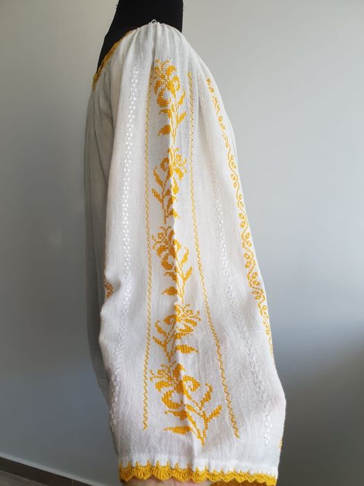 Ie traditionala matase cusuta manual