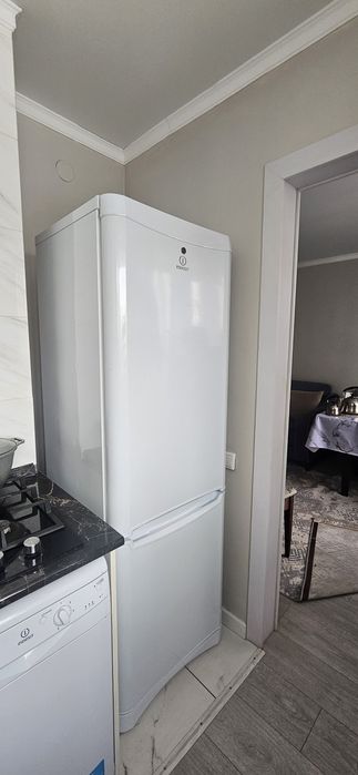 Холодильник б/у в отличном состоянии