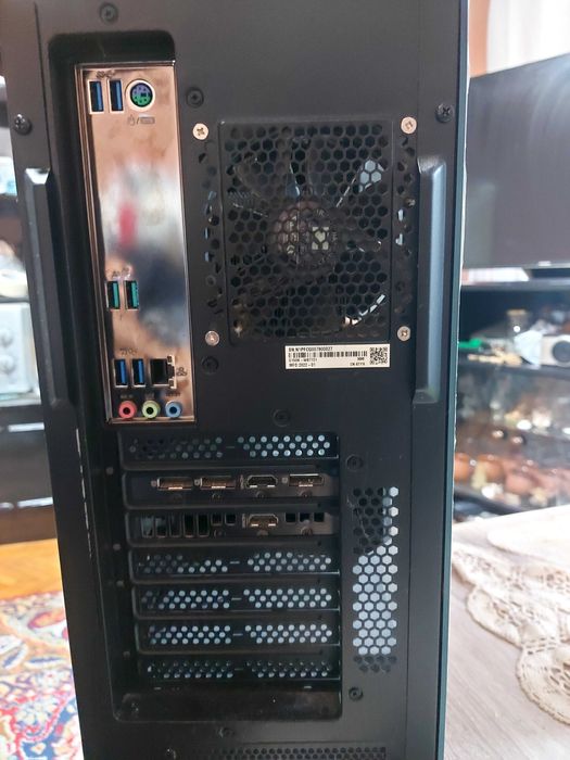 Продавам компютър Asus с видео Nvidia GeForce RTX 3070