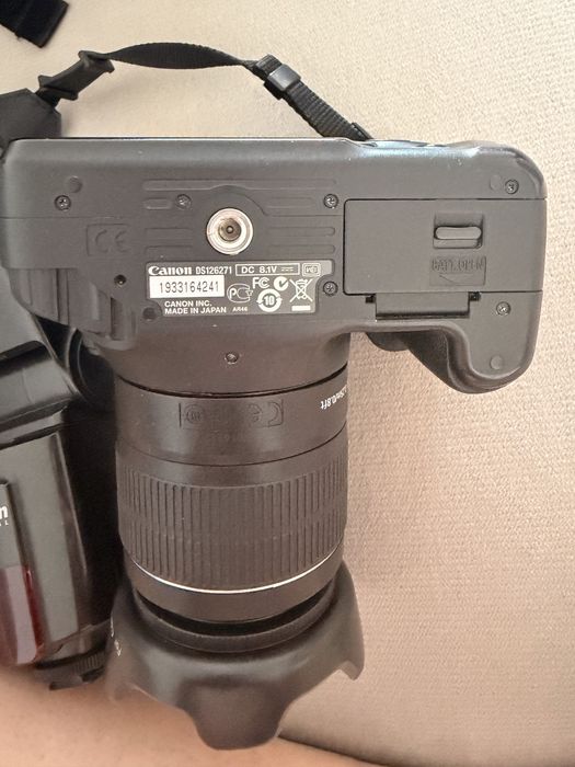 Canon EOS 550D + obiectiv Canon EF-S 18–55mm I