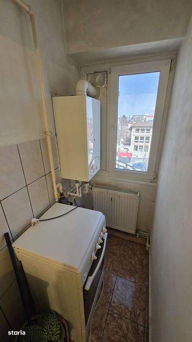 Vand garsoniera et. 4 zona Spital