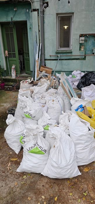 Transport moloz Bucuresti-ridicare saci, evacuare resturi construcții