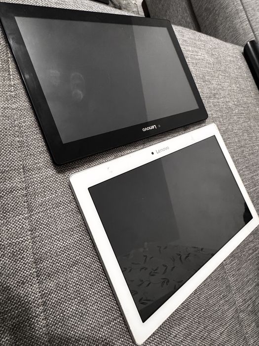 Vând doua tablete Lenovo TB2‑X30F la piese