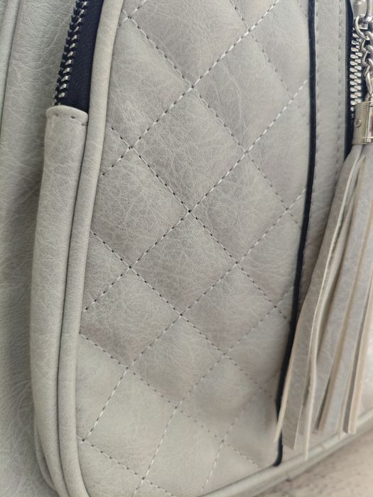 Нова Дамска раница в сиво