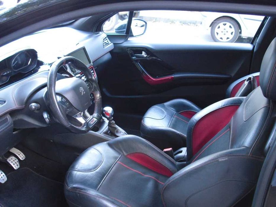 Продавам автомобил Пежо 208 GTI