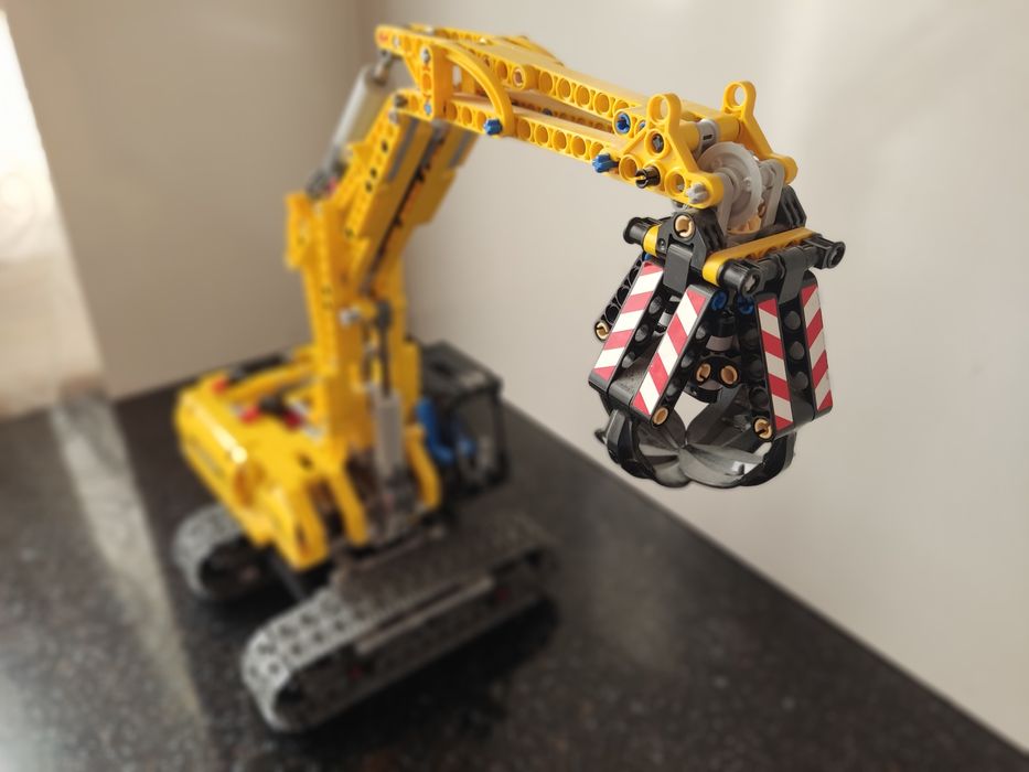 Набор LEGO Technic 42006. Экскаватор.